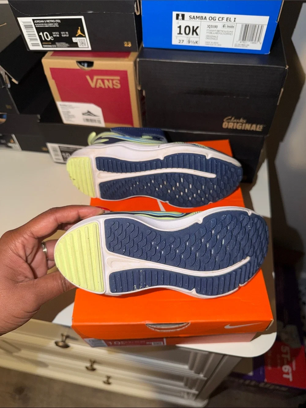 Nike Kids Navy and Neon Yellow Hook-and-Loop Sneakers